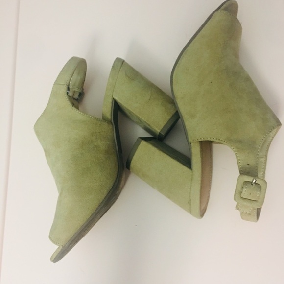 3/$32 New York & Company Chunky Block Heels Sandals Size 6 - Picture 3 of 6